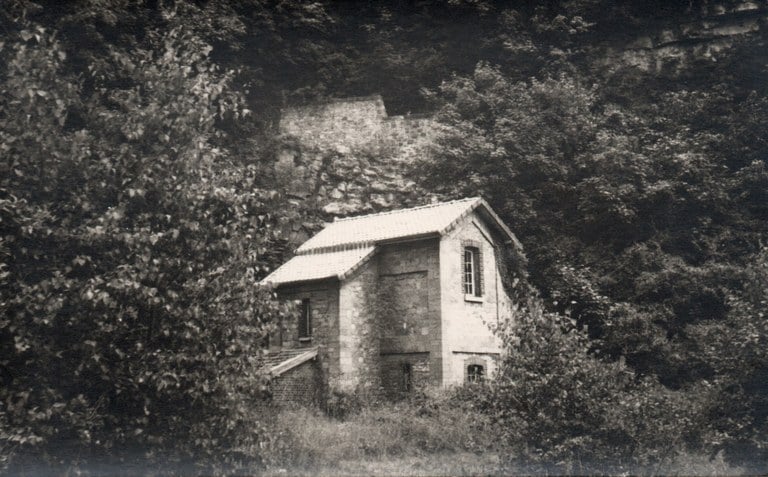 Ancienne maison du garde barrière entre Moha et Huccorgne