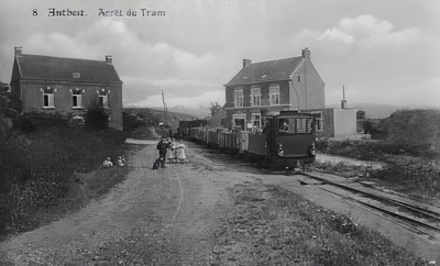 Arrêt du tram à Antheit rue Reine Astrid