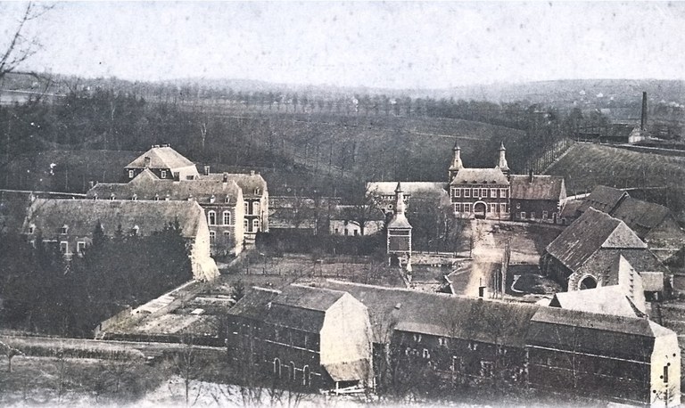 Ancienne carte postale du site de l'Abbaye et de la ferme en 1901