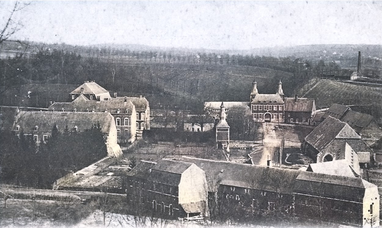 Ancienne carte postale du site de l'Abbaye et de la ferme en 1901