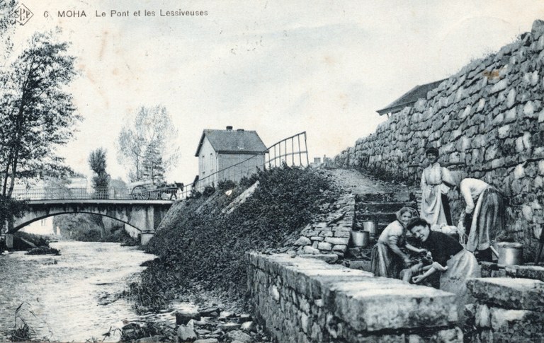 Lavoir Fontaine à Moha - Les Lessiveuses