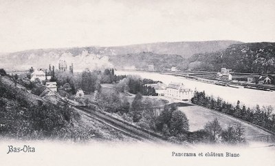 Panorama de Bas-Oha avec vue du Château Blanc