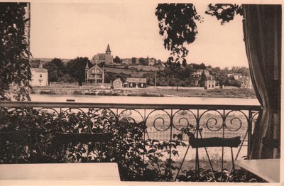Panorama de Bas-Oha vu de l'hotel de la Meuse, actuellement l'Ecomusée de Ben-Ahin