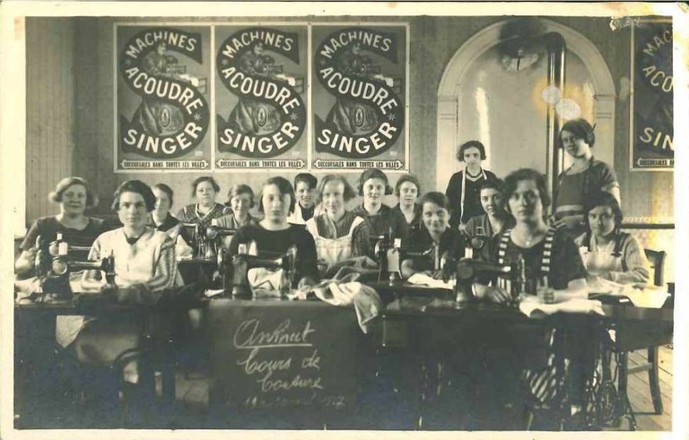 Cours de Couture à Antheit - 1927
