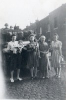 Photo du passage des Américains, avec des habitants en 1944 ou 45, Chaussée de Tirlemont