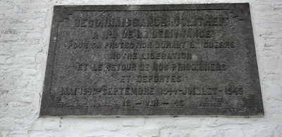 Plaque commémorative 40-45 sur la chapelle place Paul Delvaux à Antheit