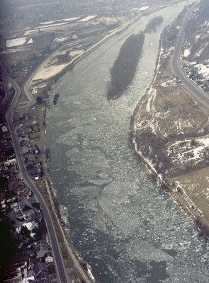 La Meuse gelée en hiver 1986
