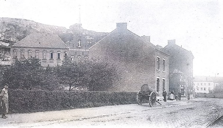 Ancienne carte postale de l'Ecole du Sacré Coeur