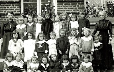 Ecole "Froëbel" du "Gros Buisson" ? à Antheit en 1918