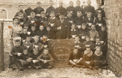 Souvenir du Repas scolaire à Huccorgne en 1914-1917